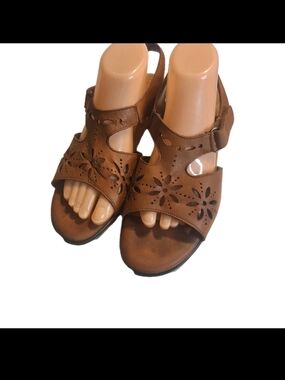SAS Sunburst Chesnut Leather Women's Floral Laser-Cut Sandals. Size 10 W